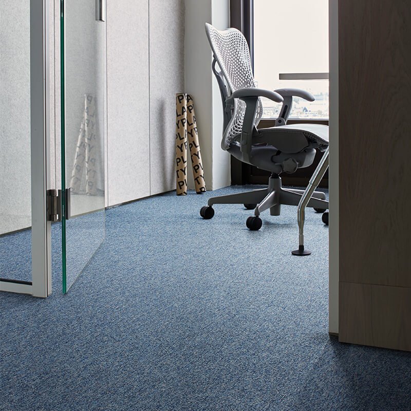 Interface Output Loop Azure Carpet Tiles - DCTUK